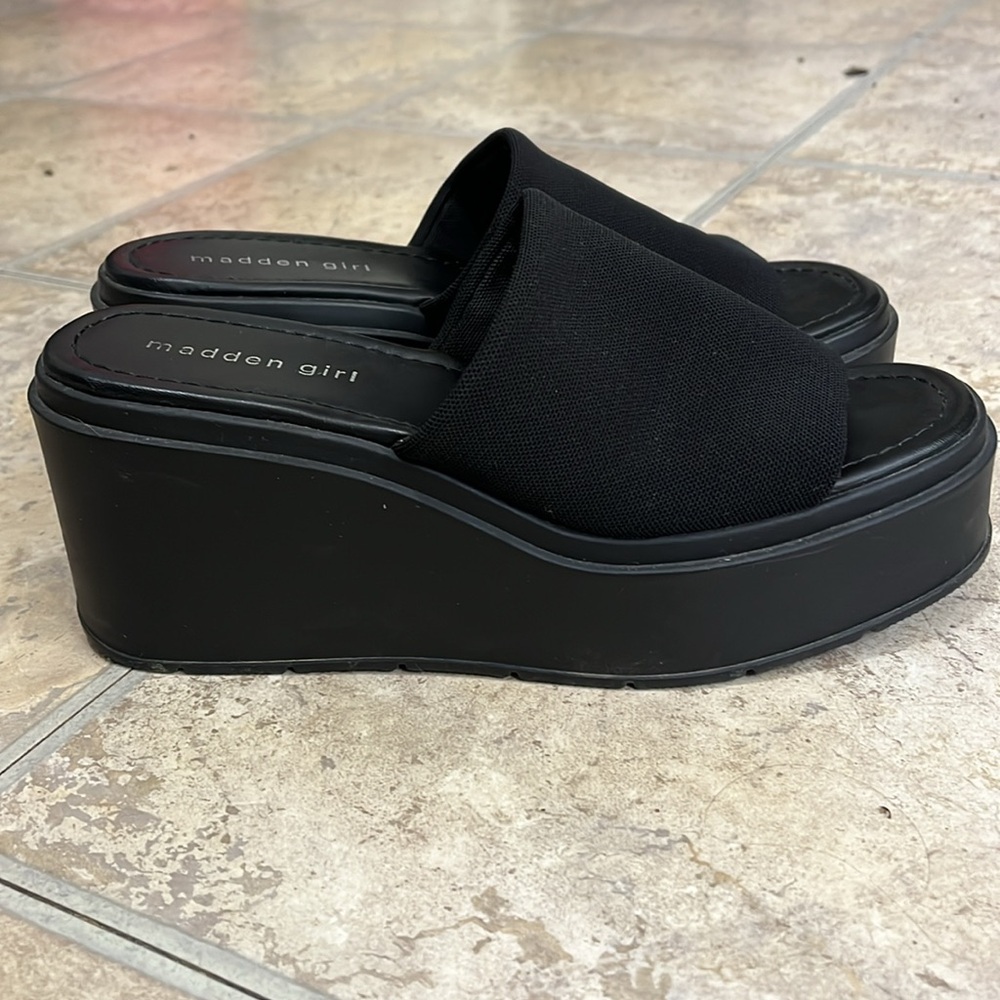 Platform sandals - Picture 2 of 2